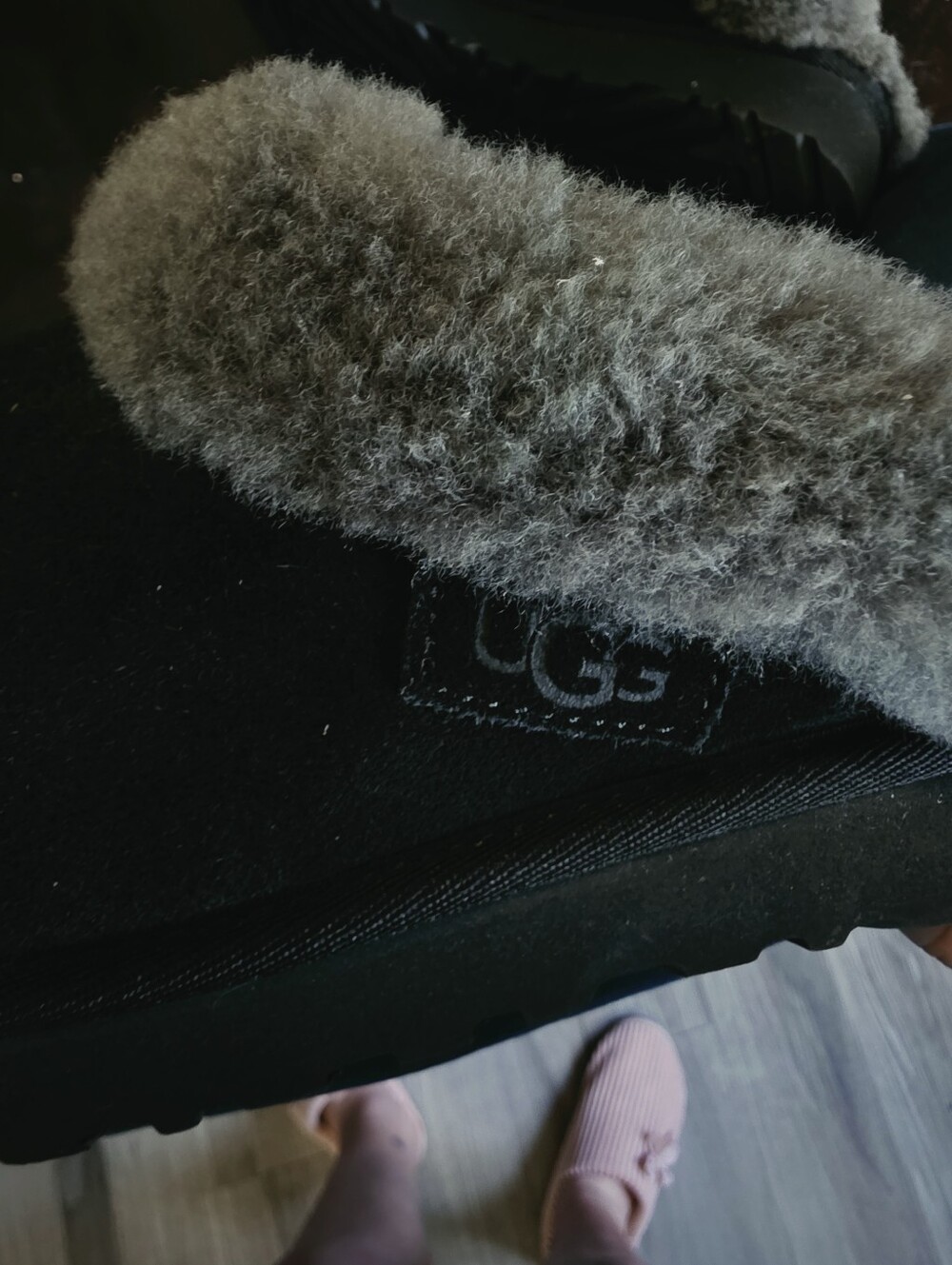 UGG CLUGETTE SLIPPERS SZ 9